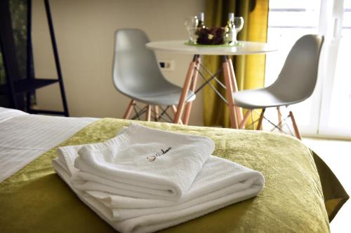 Ein Bett oder Betten in einem Zimmer der Unterkunft Studio Apartments Bulevar