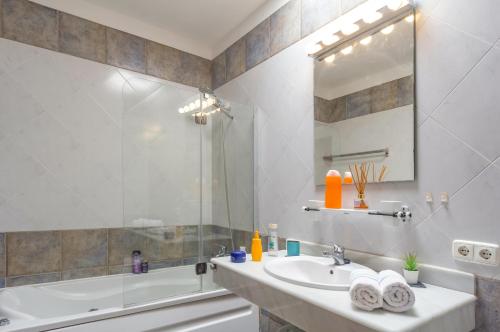 A bathroom at Villa Casa Bream