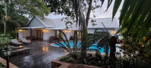 Πισίνα στο ή κοντά στο Leopard Tree Lodge