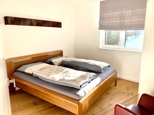 two beds in a bedroom with a window at Am Waldrand Weidach in Leutasch