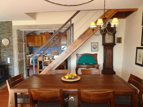a dining room with a table with a bowl of fruit at LIMA COTTAGES - Casa do Cercado in Arcos de Valdevez