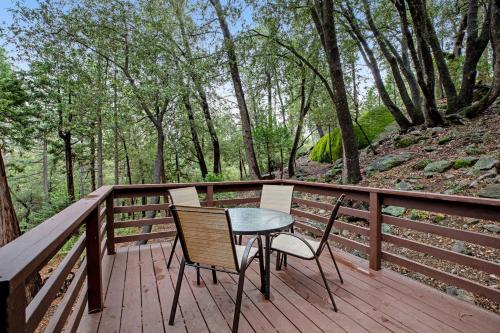 a table and two chairs on a wooden deck at Elk Horn Retreat in Idyllwild