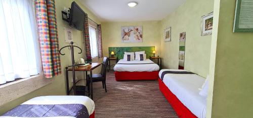 Postel nebo postele na pokoji v ubytování Hotel du Mas