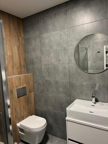 Ένα μπάνιο στο Loft wood