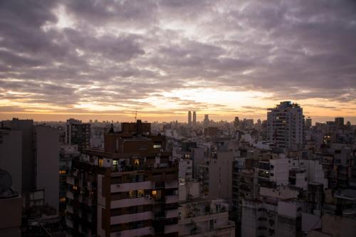 a view of a city skyline at sunset at Isi Baires Alquiler Temporario in Buenos Aires