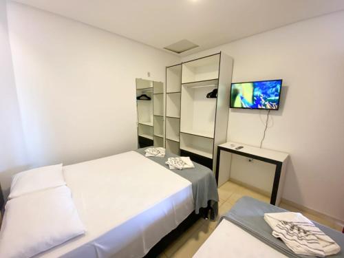 a small room with a bed and a tv at CASA TORRES in Bonito