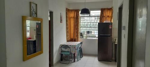 Dapur atau dapur kecil di UA KK Homestay