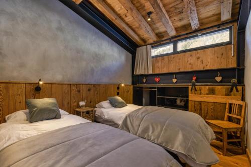 מיטה או מיטות בחדר ב-La Ferme à Roland ski in - ski out - Happy Rentals