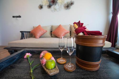 เตียงในห้องที่ Ananya Lipe Resort