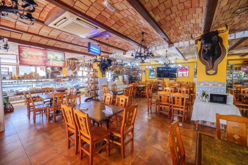 En restaurant eller et andet spisested på Hotel Flor de la Mancha