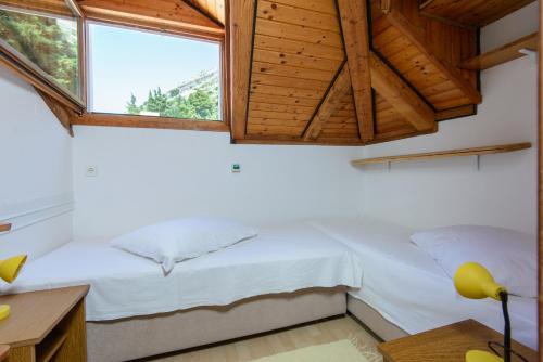Charming 2-Bedroom Apartment with Ocean Views in Dubrovnik