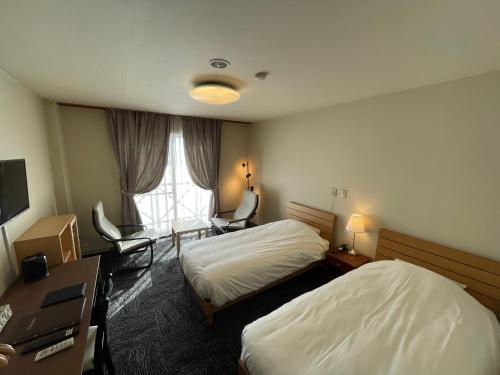 Una cama o camas en una habitación de Alpen Plaza