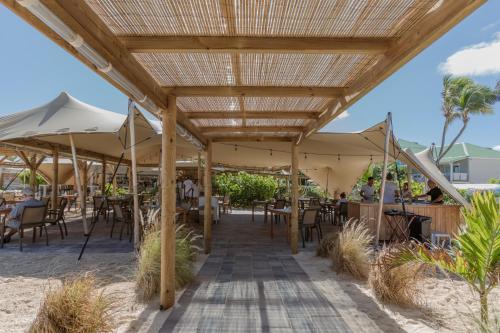 Restaurace v ubytování La Playa Orient Bay