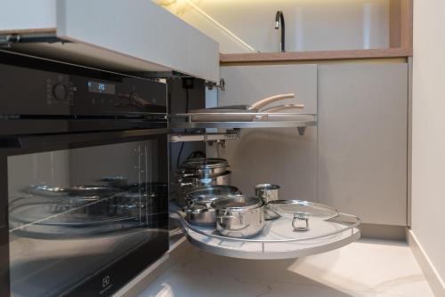 Kuchyň nebo kuchyňský kout v ubytování Green Sky Luxury Penthouse Apartment