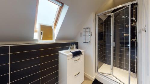 a bathroom with a sink and a shower at Sapphire Apartment Bromley Common in Bromley