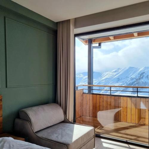 Nespecifikovaný výhled na hory nebo výhled na hory při pohledu z hotelu