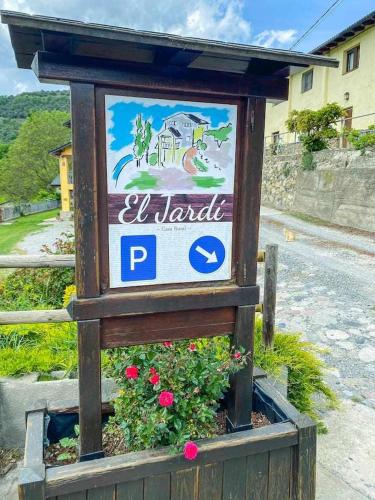a sign for a house on the side of a road at El Jardí Casa rural ideal para familias y grupos in Arfa
