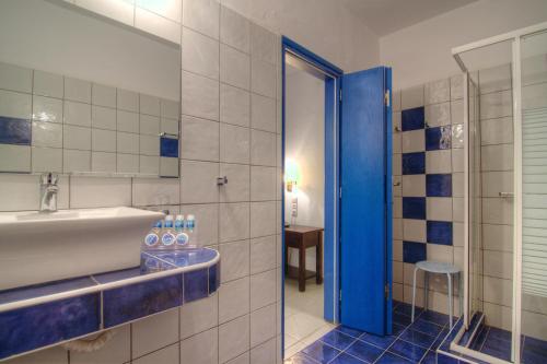 Vonios kambarys apgyvendinimo įstaigoje Platys Gialos Hotel Sifnos