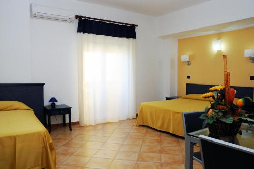 Postel nebo postele na pokoji v ubytování Residence Hotel Antica Perla
