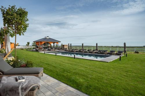 Πισίνα στο ή κοντά στο Luxus Resort Rügen Residenz Kubitzer Bodden