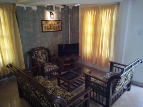 a living room with chairs and a television at Jily Stay in Kandy