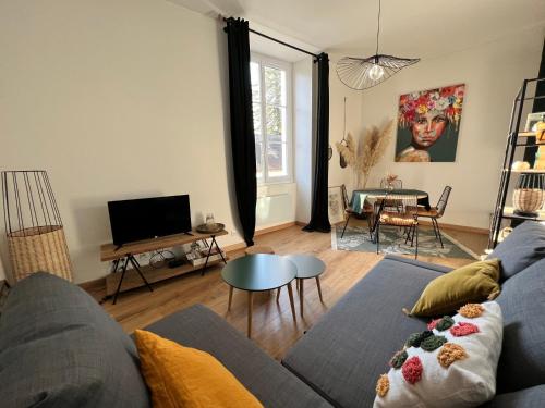 TV a/nebo společenská místnost v ubytování Le Belleville, proche hypercentre au calme, wifi