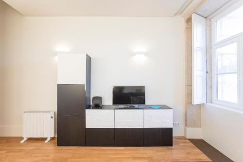 Modern 2BR Duplex by Art District by LovelyStay