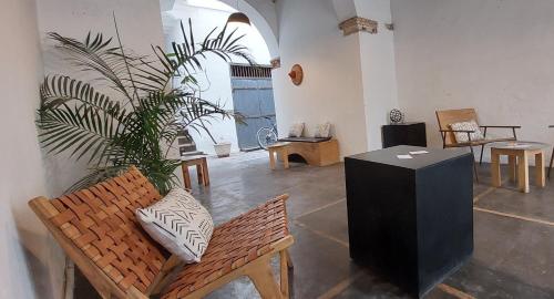 a living room with a bench and a plant at Ndar Ndar House in Saint-Louis