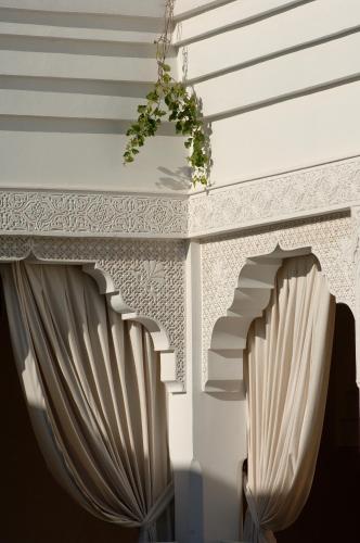 a white room with a curtain and a ceiling at Le Riad Villa Blanche in Agadir
