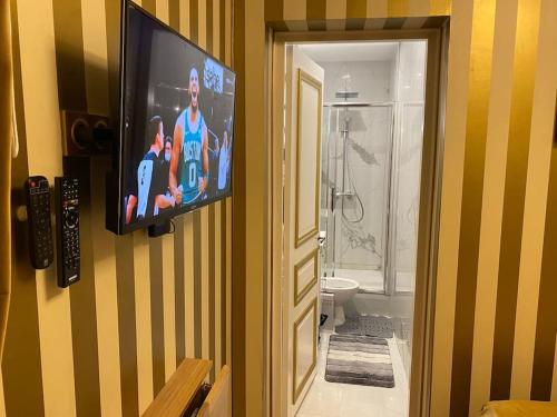 Premium studio 2 minutes walk from Champs-Elysees