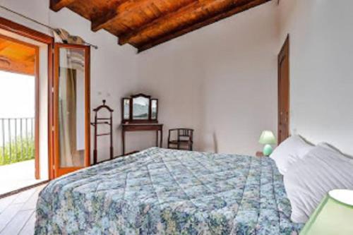 En eller flere senger på et rom på Villa in Sardinia Isola Rossa minutes from beaches