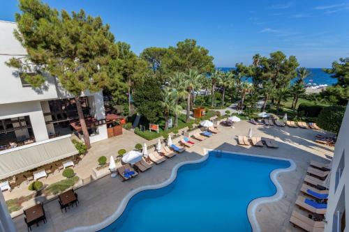 Bazén v ubytování Seven Seas Hotel Life - Ultra All Inclusive & Kids Concept nebo v jeho okolí