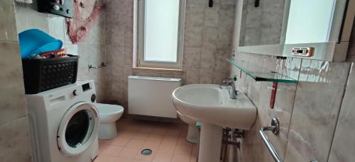 a bathroom with a washing machine and a sink at Casa Vacanze Varuga in Praia a Mare