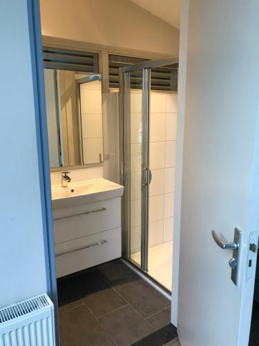 Een badkamer bij B&B Zee van Tijd Domburg
