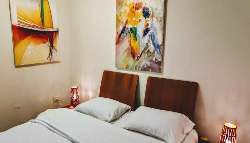 מיטה או מיטות בחדר ב-Israel Marina Village, Garden Vacation Apartment