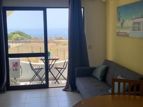 Imagem da galeria de One bedroom appartement at Carvoeiro 100 m away from the beach with sea view furnished balcony and wifi em Carvoeiro