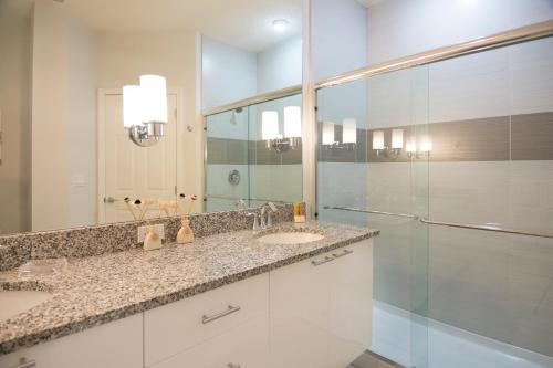 a bathroom with two sinks and a shower at Serenity Resort 3 Bedroom Vacation Townhome with Pool (2008) in Clermont