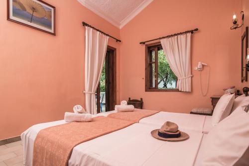 A bed or beds in a room at Alykes Park Bungalows