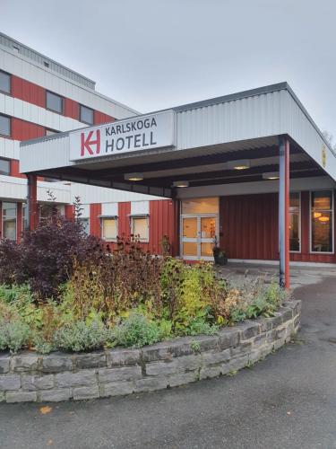 a hotel with a sign on the front of a building at Karlskoga Hotell & Konferens in Karlskoga
