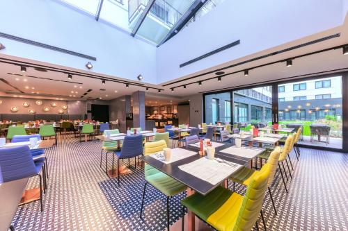 A restaurant or other place to eat at Barceló Budapest