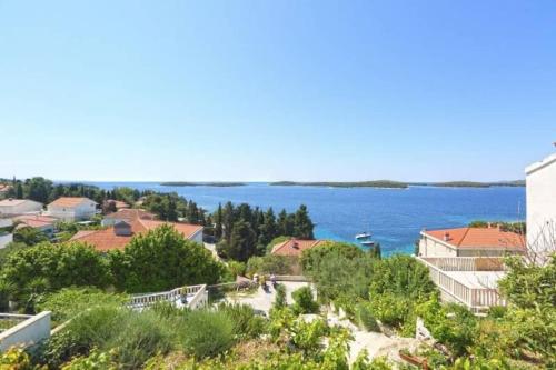 Afbeelding uit fotogalerij van Panoramic Apartments in Hvar