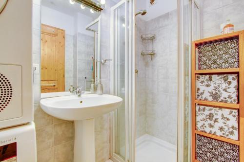 Koupelna v ubytování Aiguilles Apartment - Snow and Trek - Morzine