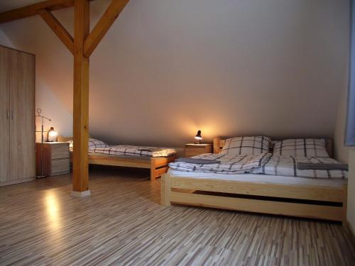 Postel nebo postele na pokoji v ubytování Baráček–Český ráj