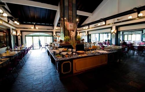 a restaurant kitchen with a large buffet table at Strawberry Park Resort in Cameron Highlands
