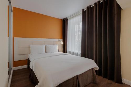 Кровать или кровати в номере Dom Hotel Apart