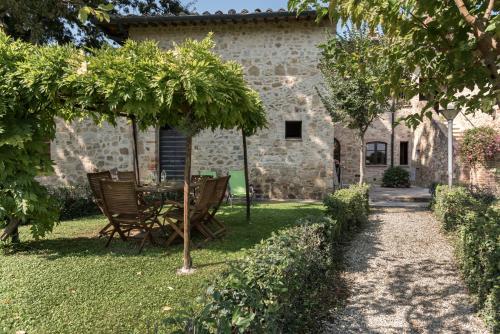Κήπος έξω από το Borgo Al Cerro