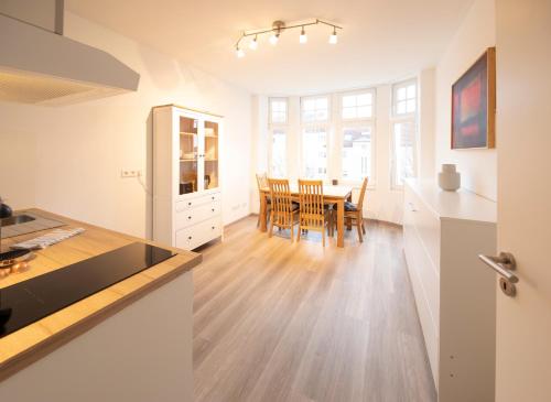 a kitchen and dining room with a table and chairs at Gemütliches Apartment direkt am Hafen von Dortmund in Dortmund