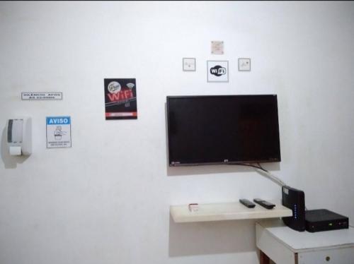 Televízia a/alebo spoločenská miestnosť v ubytovaní Casa do Ph