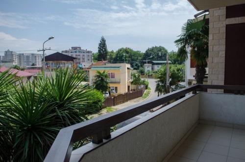 Un balcón o terraza de Апартаменты на Тюльпанов 6