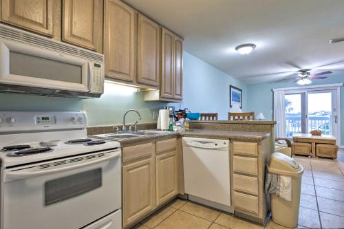 Pensacola Riverfront Condo with Pool Access!